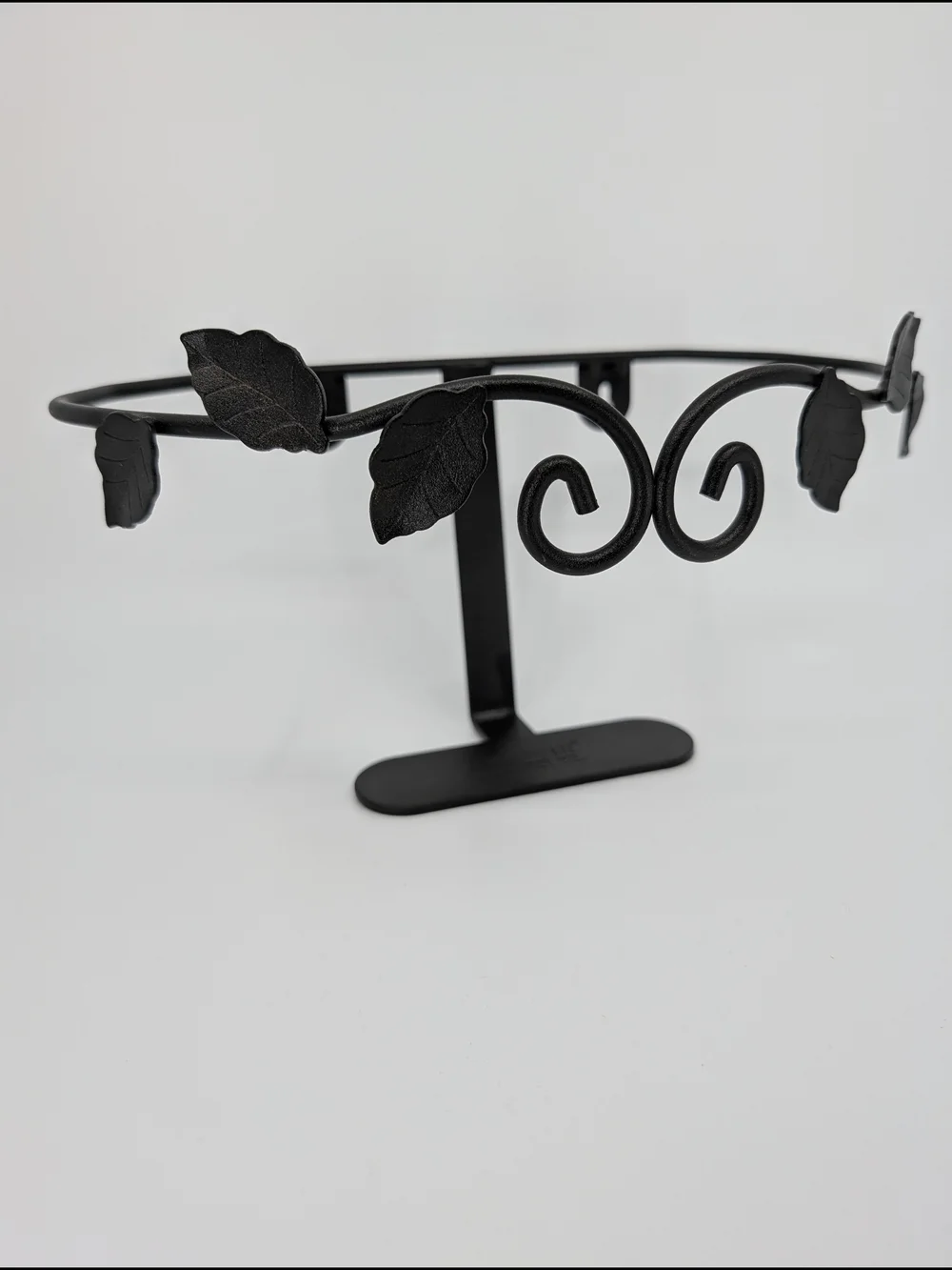Longaberger 2005 Wall Vase Basket/Planter & Wrought Iron Stand/Hanger w/Leaves
